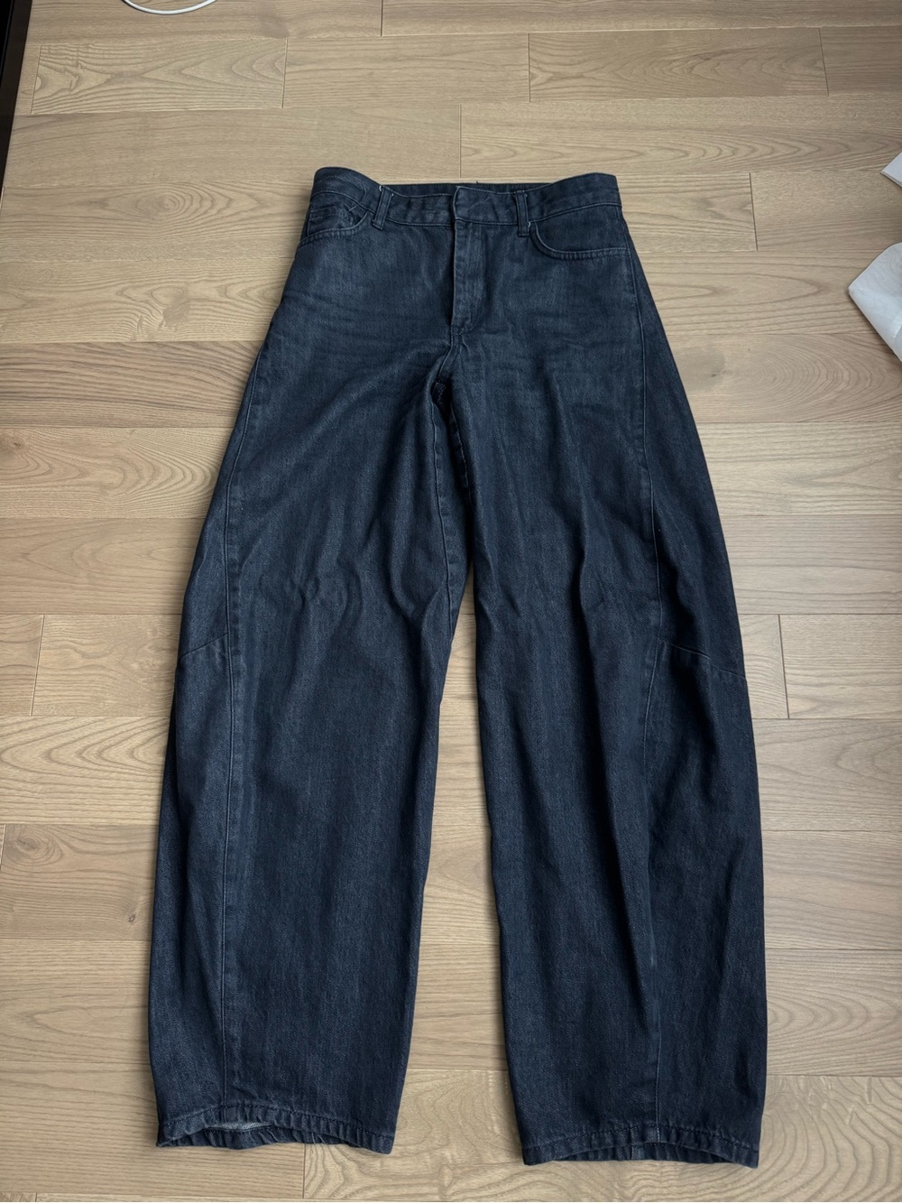 Zara Women's Barrel-Leg Black Denim Jeans